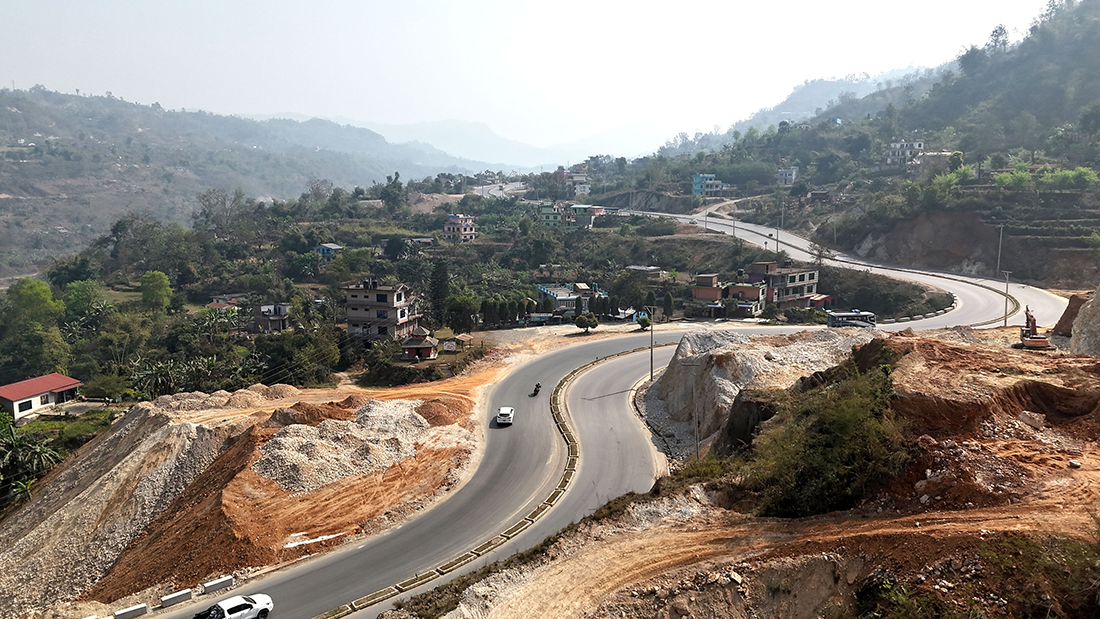 पोखरा–मुग्लिन सडक विस्तार : विद्युत् पोल एक साताभित्र हटाइँदै