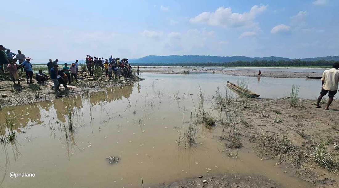 नारायणीमा नुहाउँदै गरेका महतोलाई गोहीले झम्टियो 