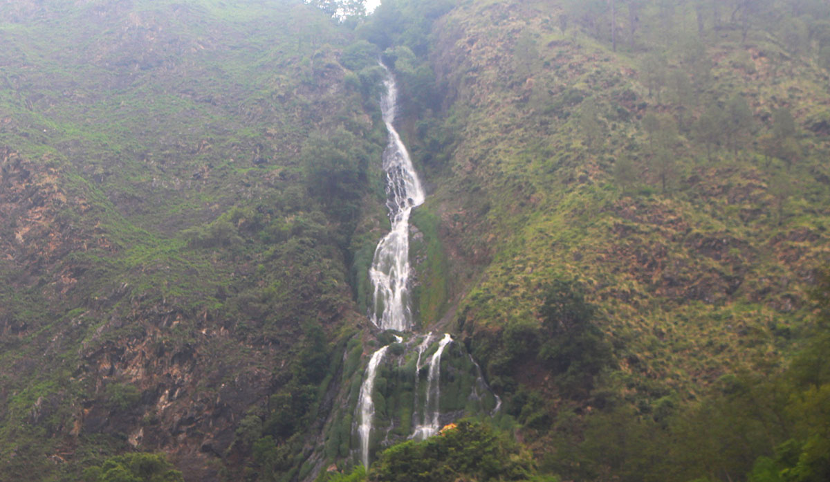 नारच्याङ झरना