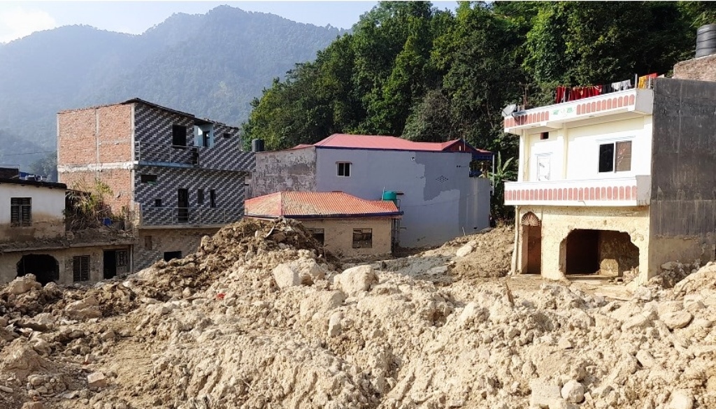 पहिरो जोखिम क्षेत्रका घरहरूको बिमा गर्दै बुटवल उपमहानगर