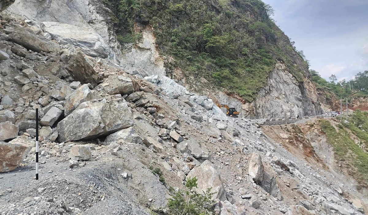 वर्षासँगै राजमार्गका यी ६ स्थानमा सडक अवरुद्ध