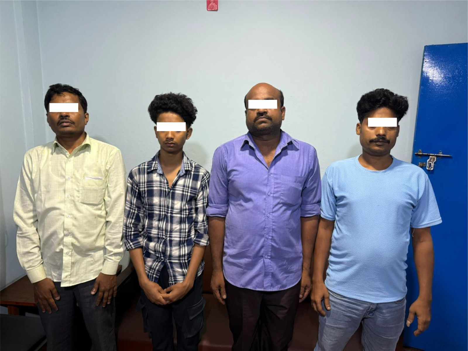 दुई करोड एक लाख रुपैयाँबराबरको सुन, हिरा तथा पत्थरको गहनासहित चारजना पक्राउ