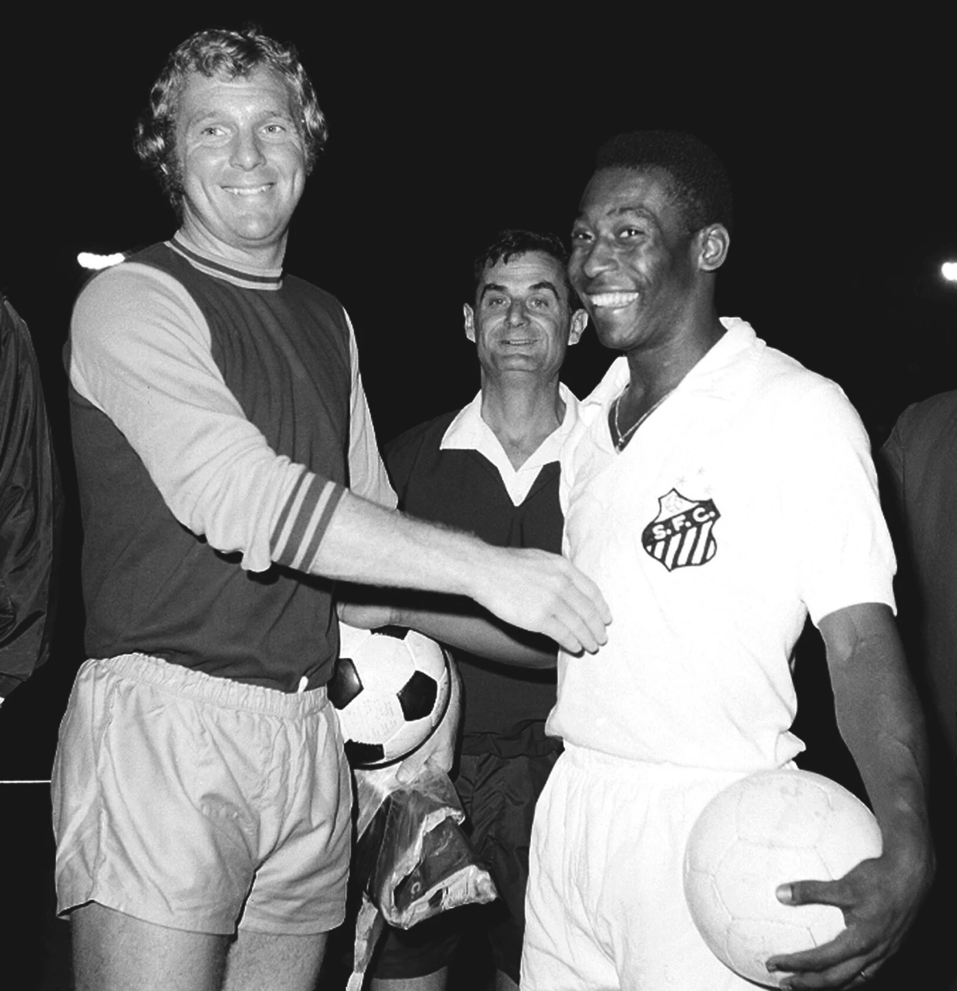 pele-santos-1702292680.jpg