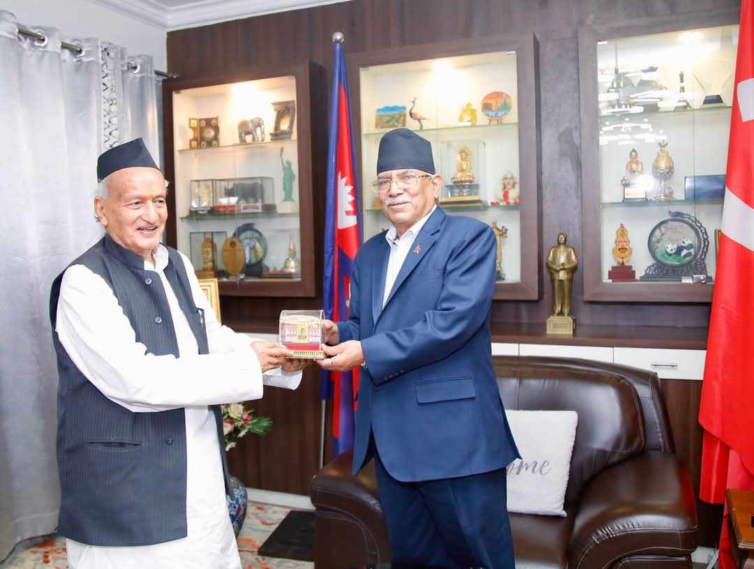 प्रचण्डलाई भेटे भाजपाका नेता कोश्यारीले