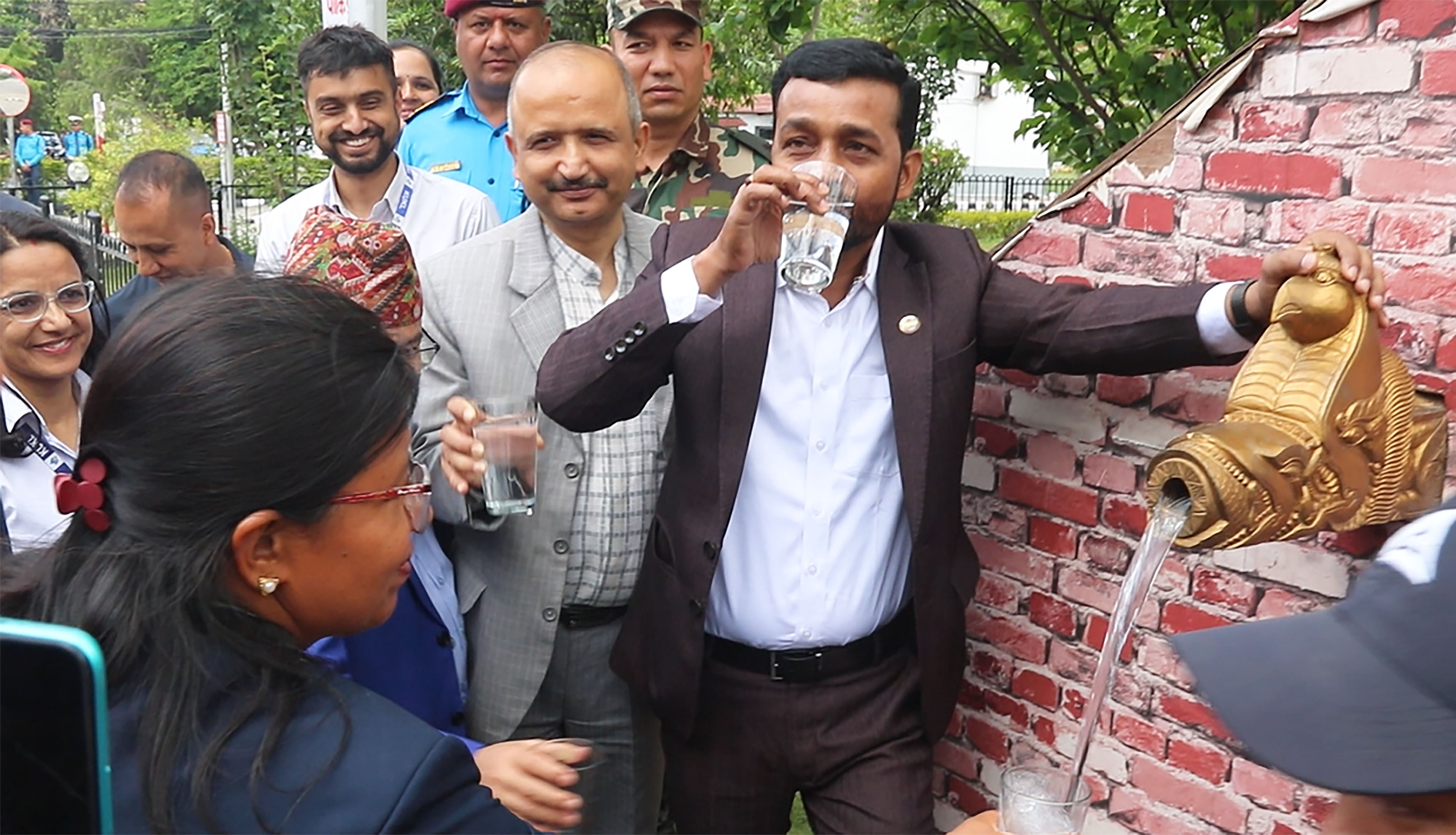 सिंहदरबार परिसरबाट बोतल र जारको पानी विस्थापित हुन्छ : मन्त्री यादव