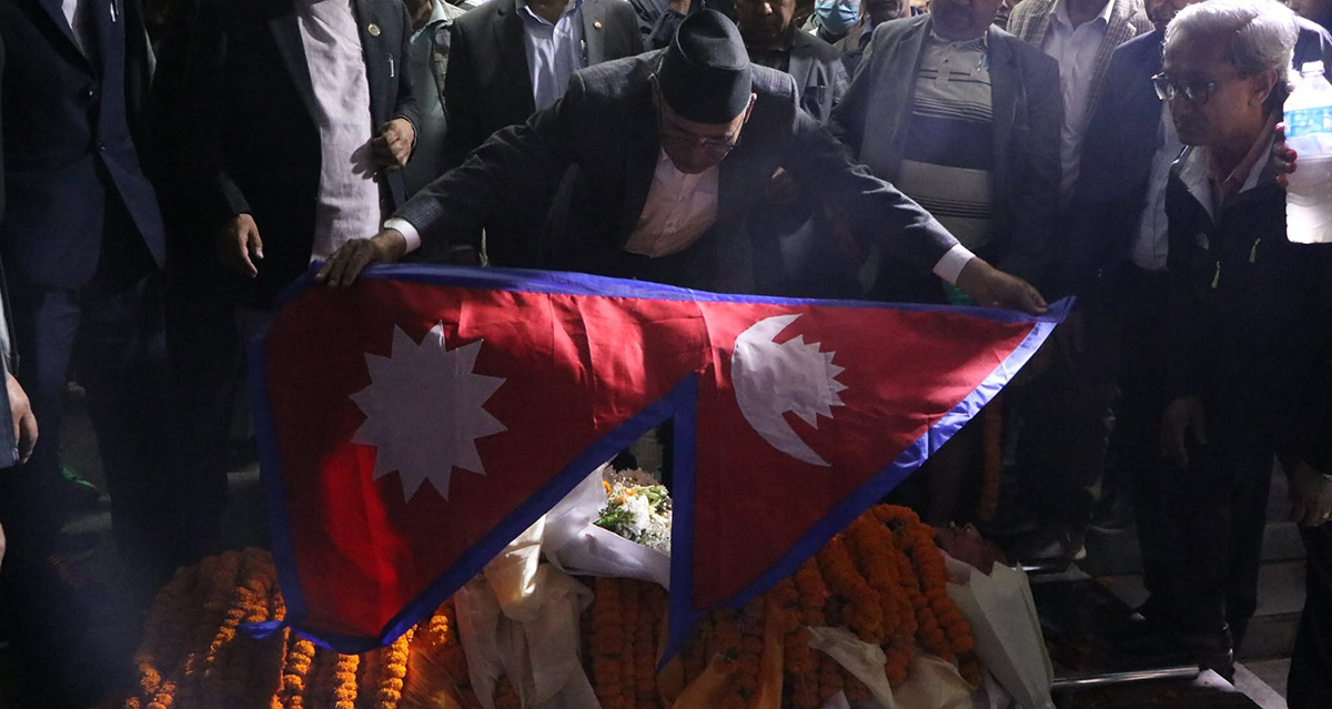 वामपन्थी नेता नेपालको अन्त्येष्टि सुरु, उपप्रधानमन्त्री पौडेलले राष्ट्रिय झण्डा ओढाए