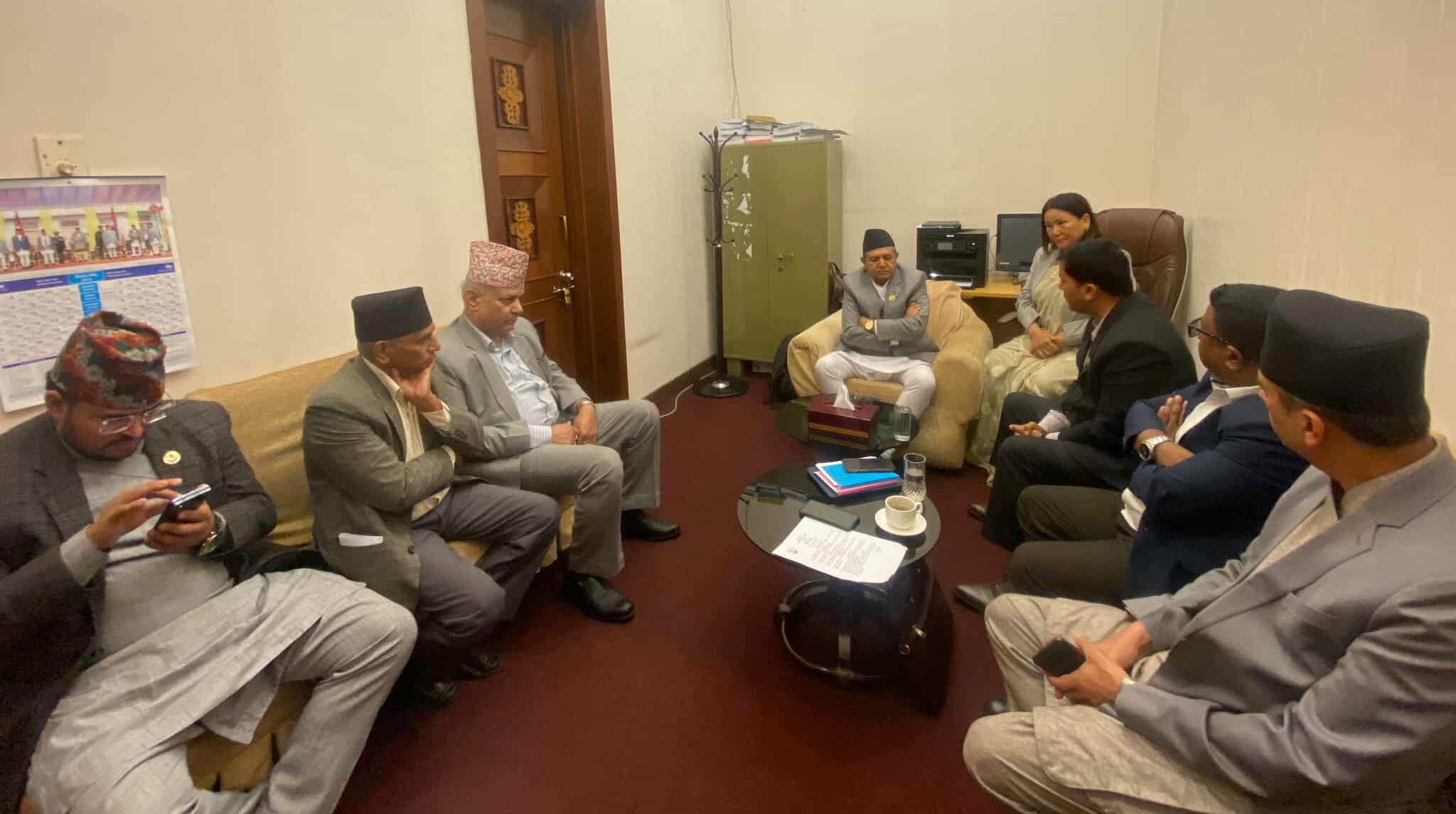 सदन अवरोध खुलाउनेबारे सभामुखसहित सचेतकको बैठक जारी