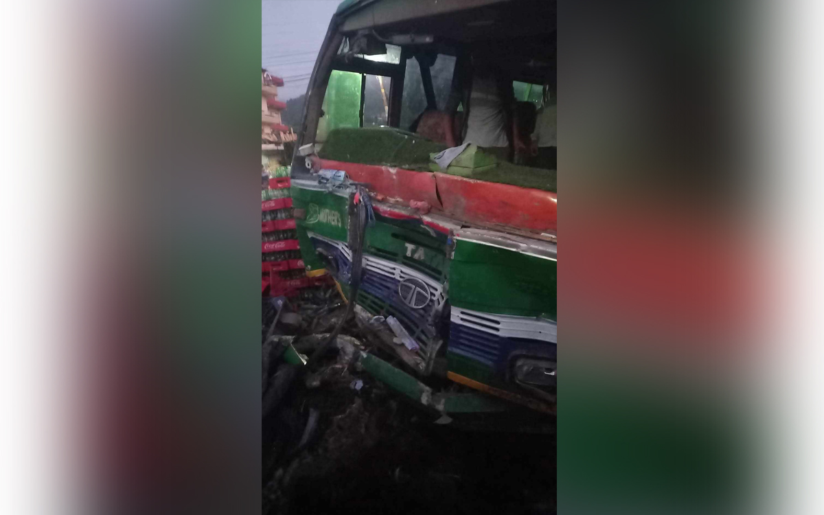 मकवानपुरमा ‘ब्रेक फेल’ बसको ठक्कर : दुईजनाको मृत्यु
