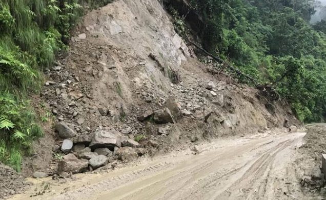 सिद्धार्थ राजमार्ग जीर्ण : वर्षौंदेखि स्तरोन्नतिको पर्खाइमा