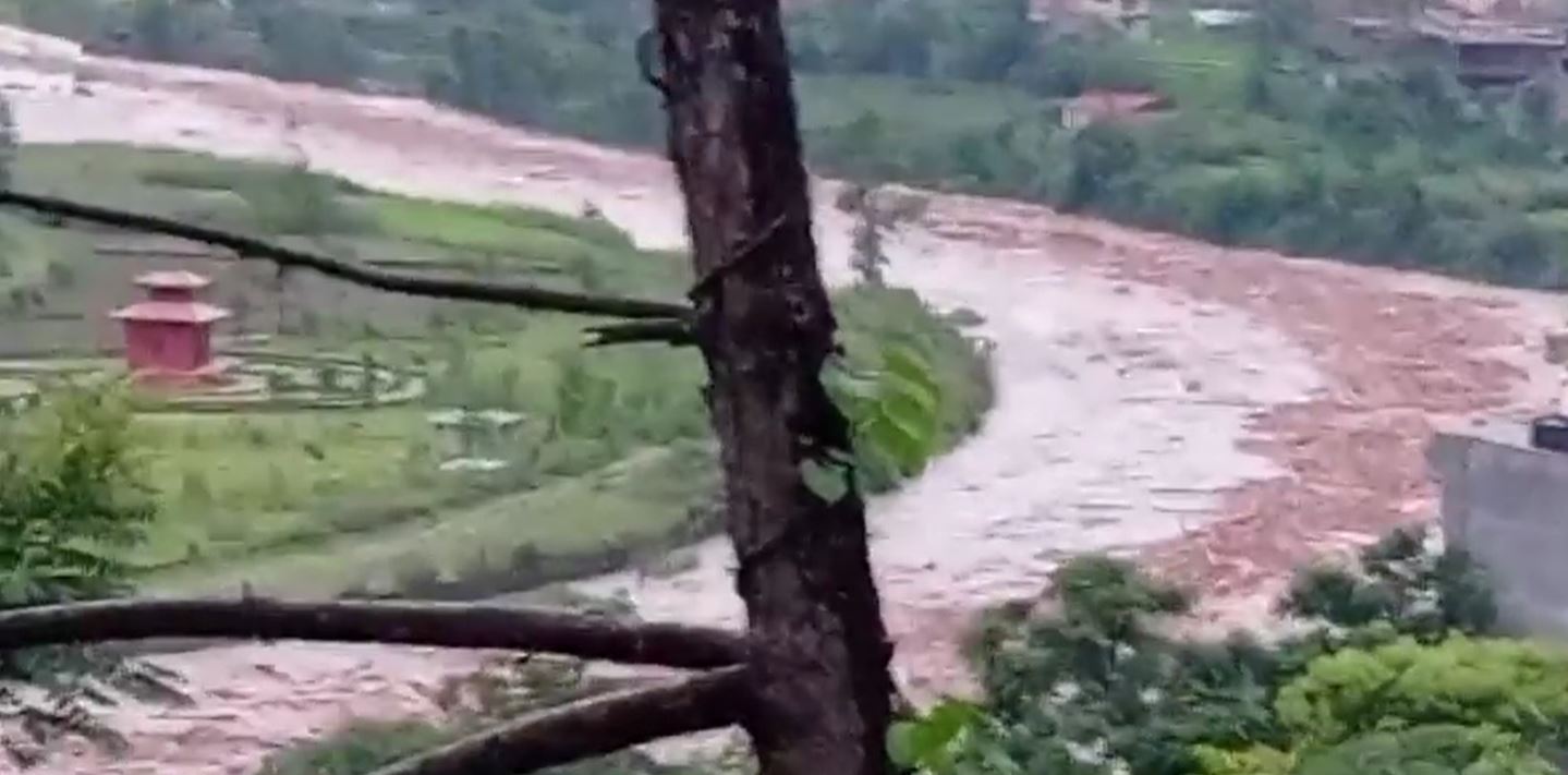 सिन्धुपाल्चोकसहित चार जिल्लामा भारी वर्षा मापन, सतर्कता अपनाउन आग्रह