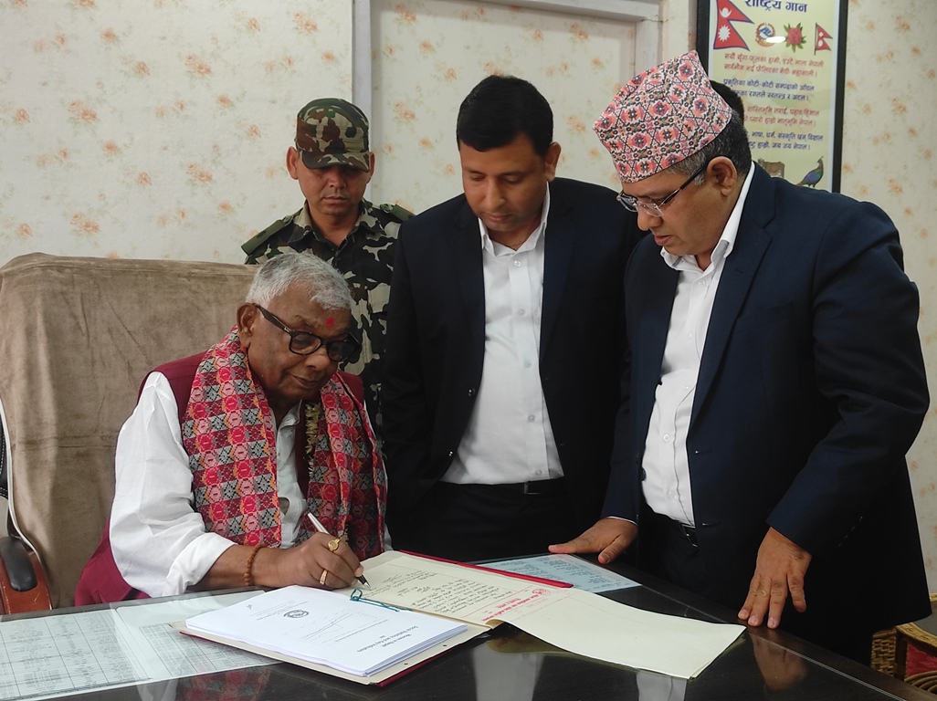 महिलामन्त्री सुडीले गरे पदभार ग्रहण