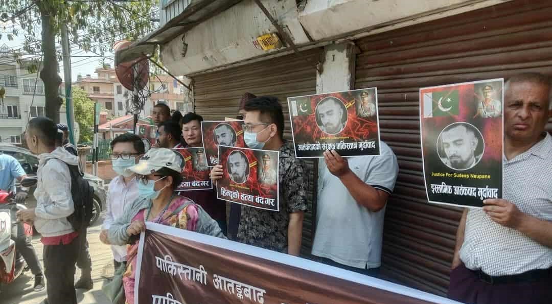 पहलगाम हमलामा मारिएका न्यौपानेको न्यायका निम्ति निरन्तर प्रदर्शन