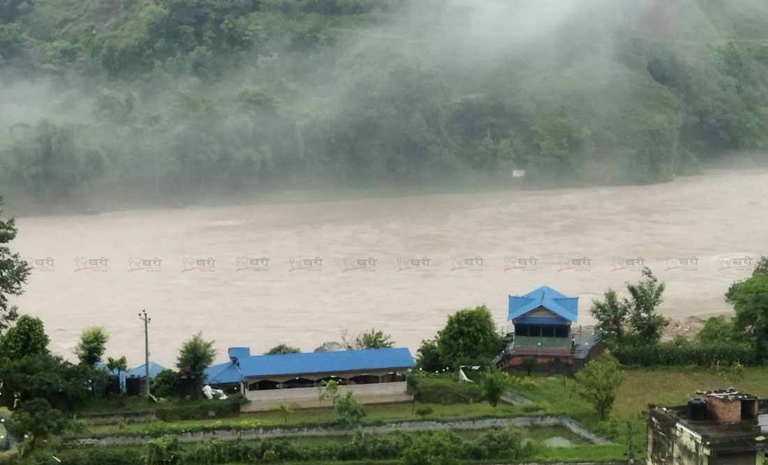 त्रिशूलीले थप एउटा टिपर र दुई स्काभेटर बगायो