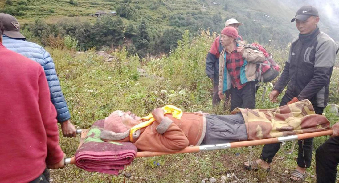 भीरबाट लडेका वृद्धको २० घण्टापछि उद्धार, सांसदले भने– बालेनले आगो लगाइदिन्छु त्यसै भनेका होइन रहेछन्...