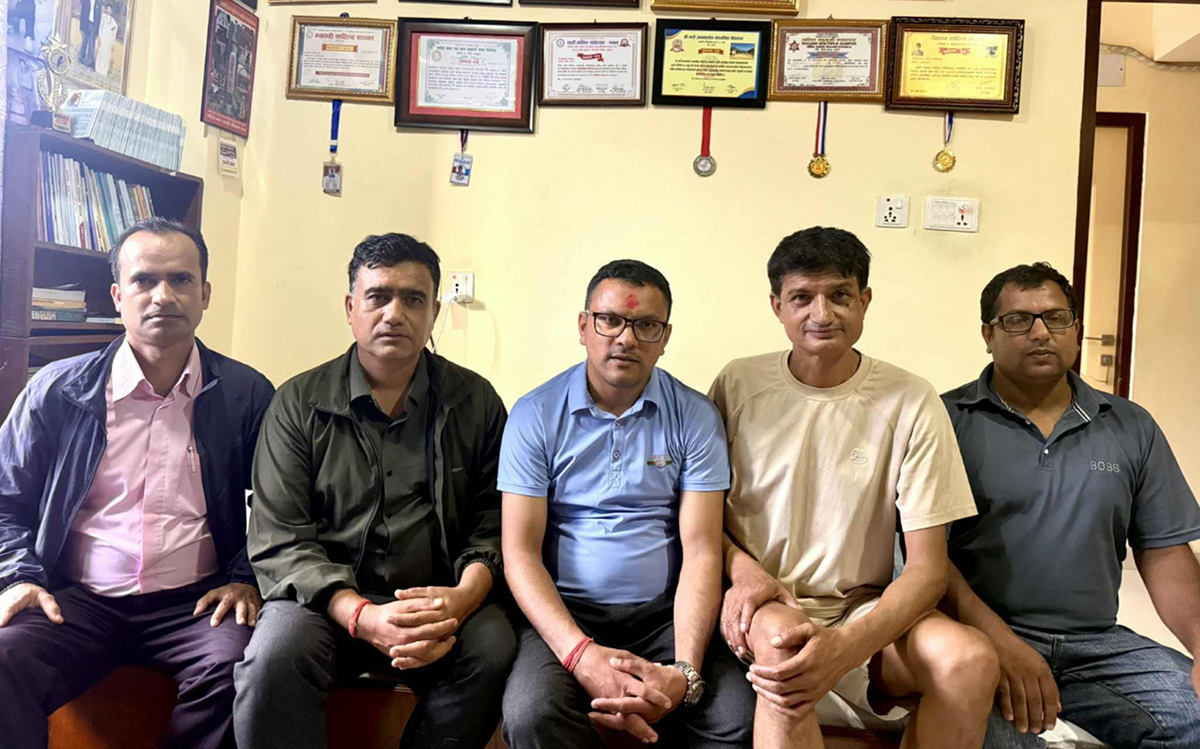 निर्बन्ध लेखनमाथि विमर्श
