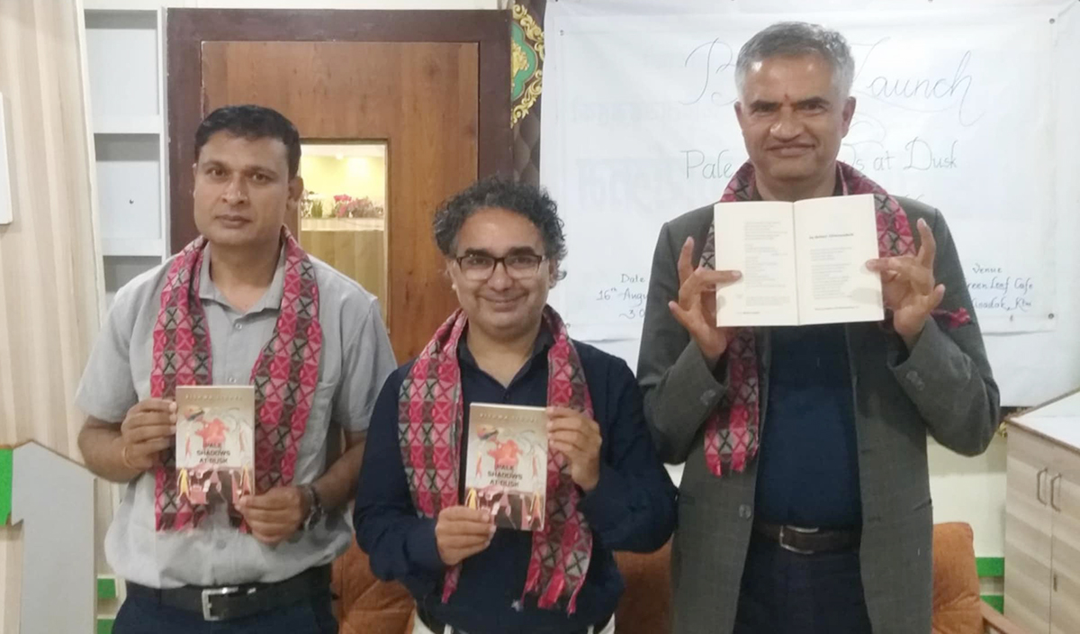 सिग्देलको बहुभाषिक कविताकृति ‘पेल स्याडोज एट डस्क’ लोकार्पित