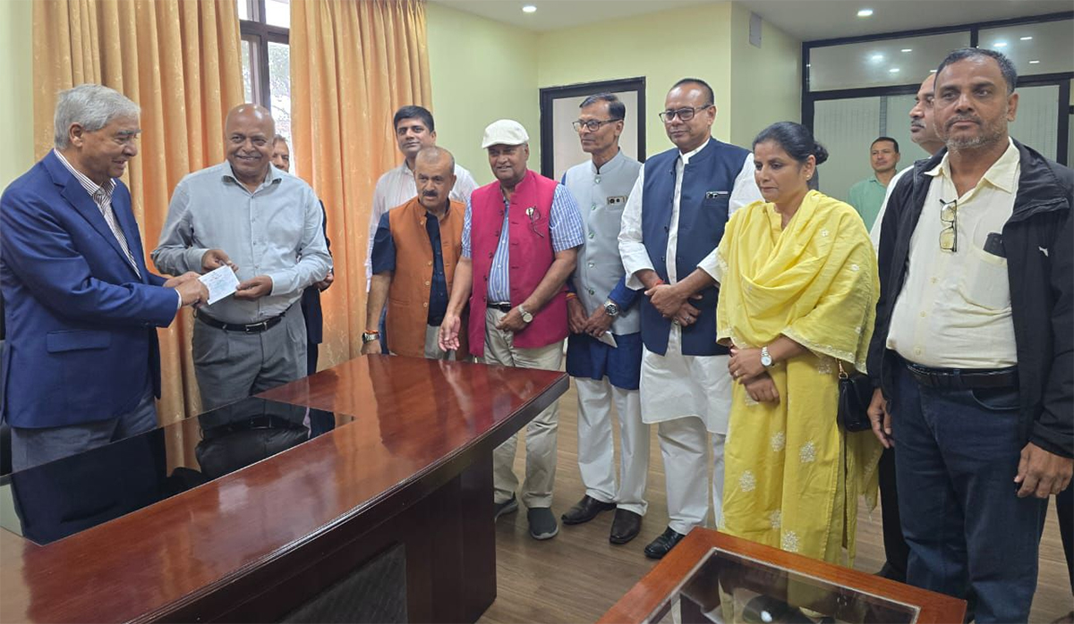 लोसपाका पूर्वमहामन्त्री देवेन्द्र यादवलाई देउवाले भित्र्याए कांग्रेसमा