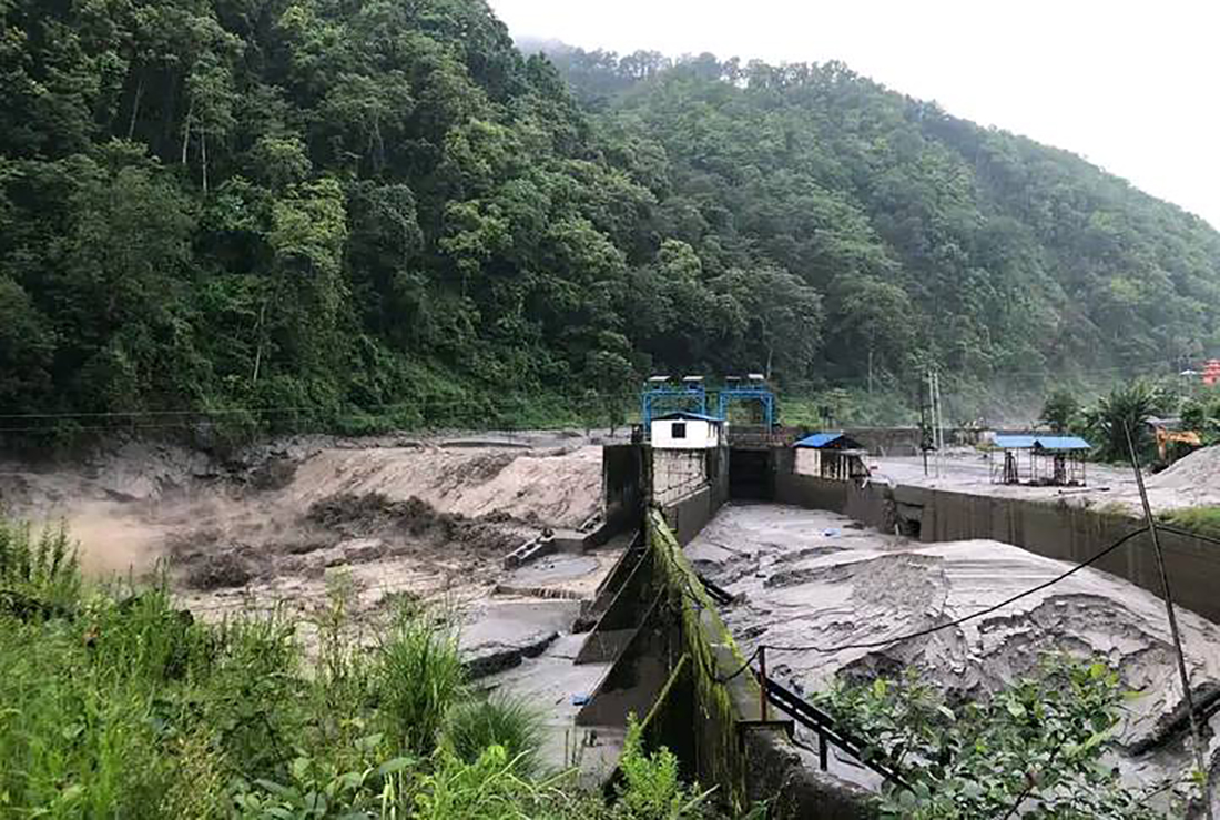 बाढीले इन्द्रावती तेस्रो जलविद्युत् आयोजनामा क्षति, बेलीब्रिज बगायो